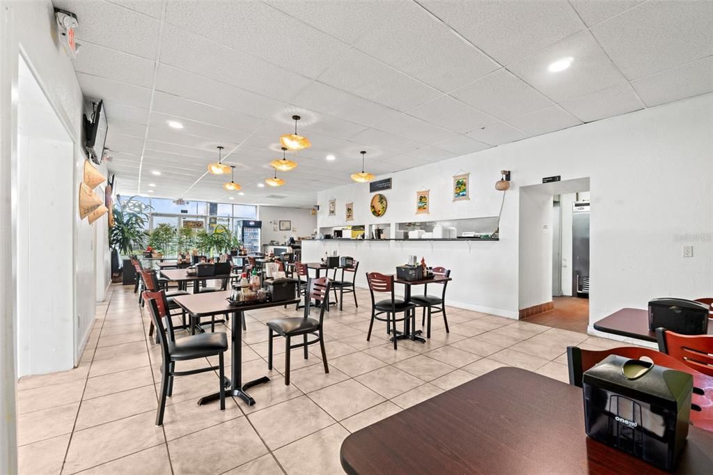 Dining room, Interior, Pendant Lights, Recessed Lighting