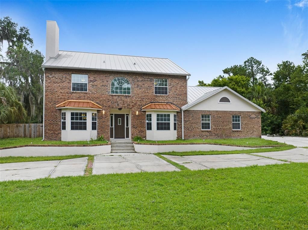 Exterior, Facade, Brick Facade, Brick Traditional