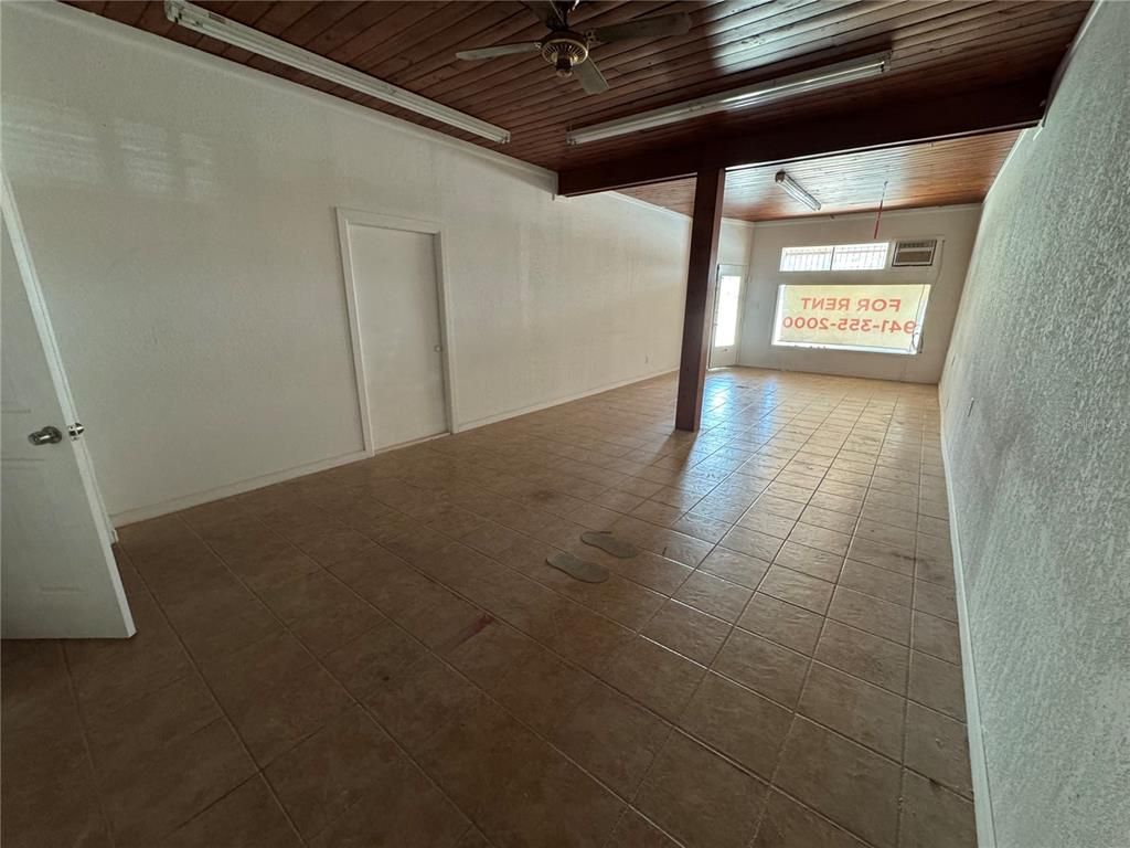 Empty room, Interior, Wooden Ceilings