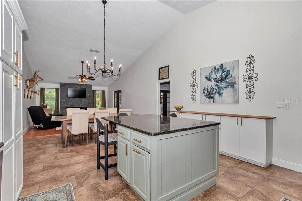 Chandelier, Dining room, Interior, Living room