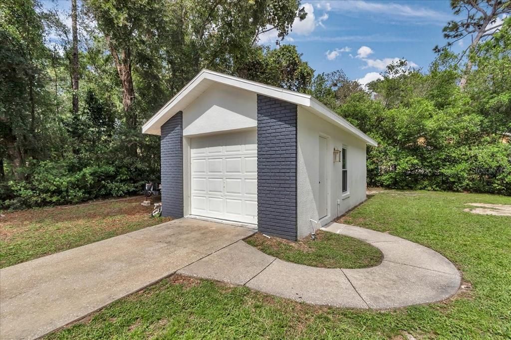 Detached Garage, Exterior