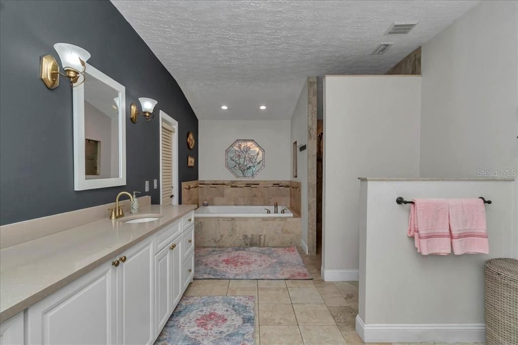 Bathroom, Interior, Recessed Lighting