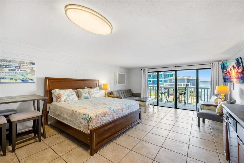 Bedroom, Interior, Water