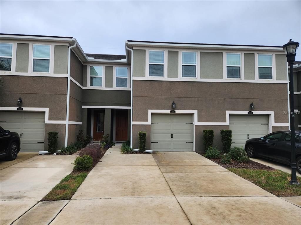 Attached, Exterior, Facade, Rowhouse