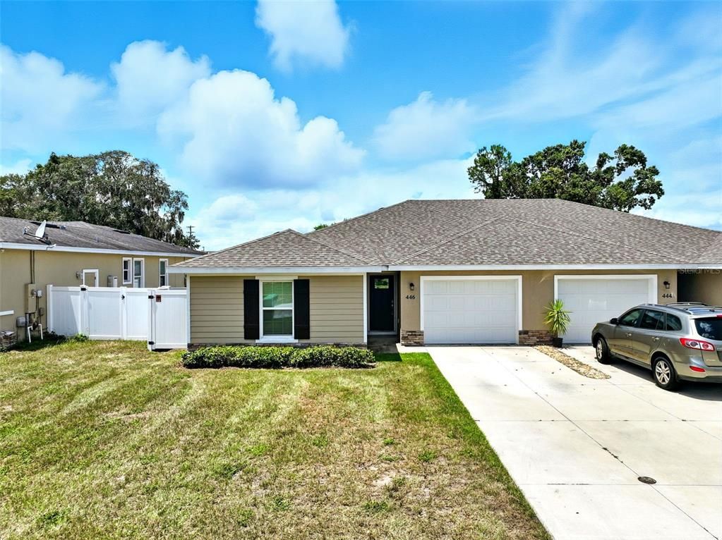 Attached, Exterior, Facade, Ranch