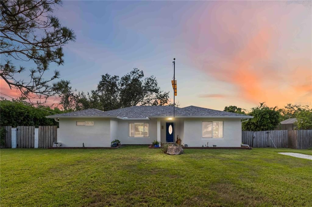 Backyard, Exterior, Facade, Ranch