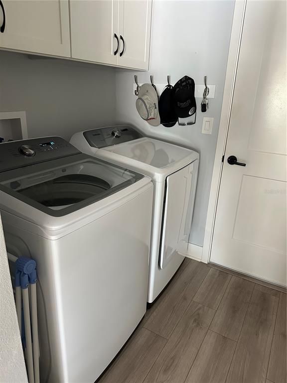 Interior, Washer, Wood Texture Flooring