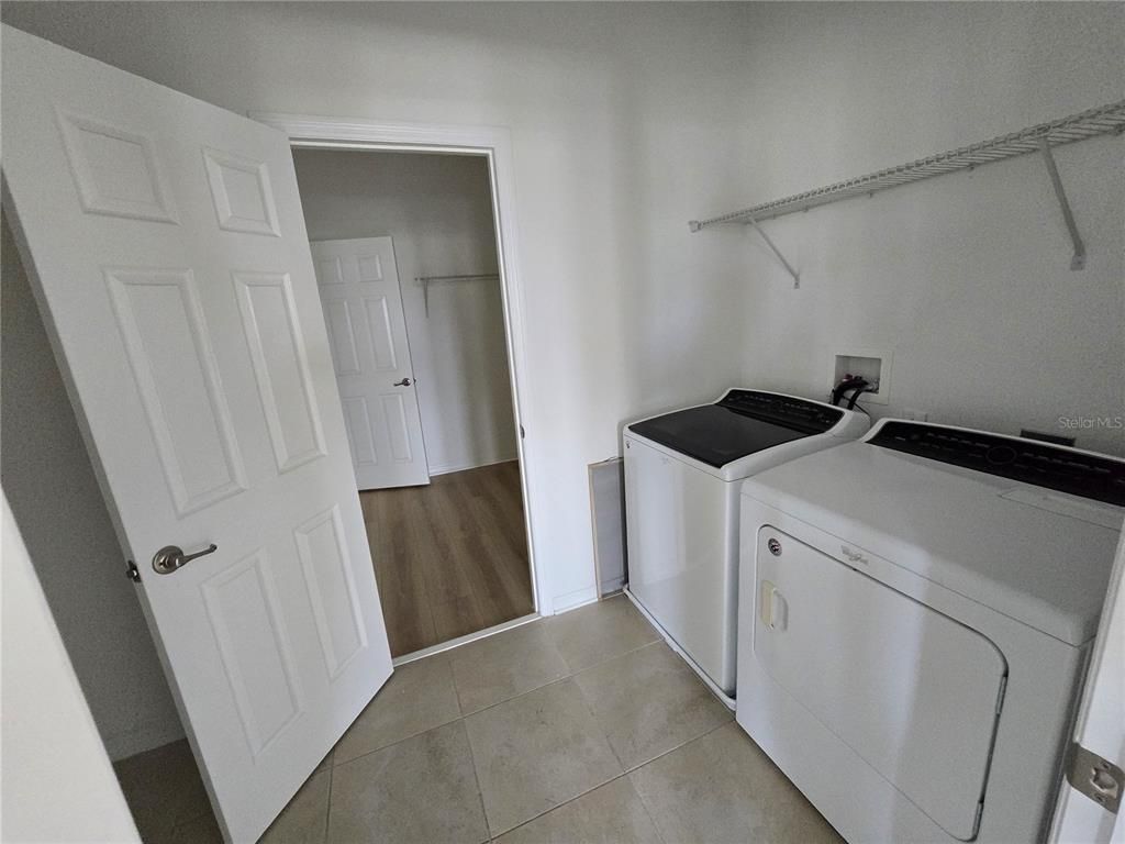 Interior, Washer, Wood Texture Flooring
