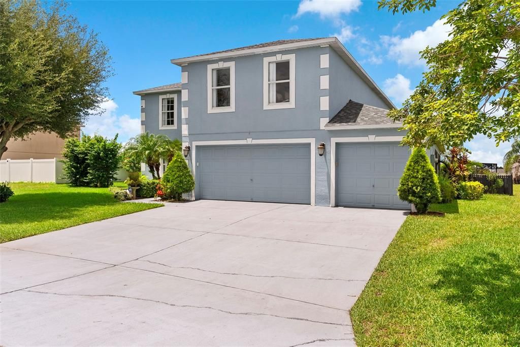 Attached, Exterior, Facade, Split Level