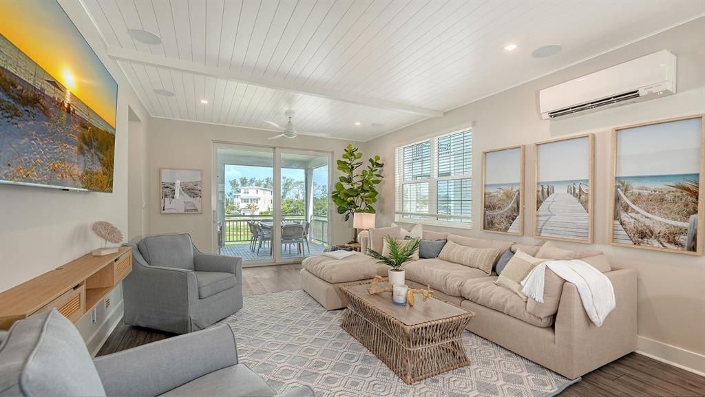 Interior, Living room, Recessed Lighting, Water, Wood Texture Flooring