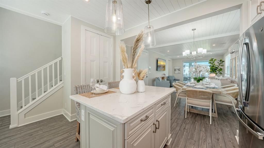 Chandelier, Dining room, Interior, Kitchen, Pendant Lights, Recessed Lighting, Wood Texture Flooring