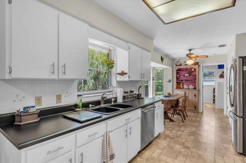 Dining room, Interior, Kitchen, Stainless Steel Appliances