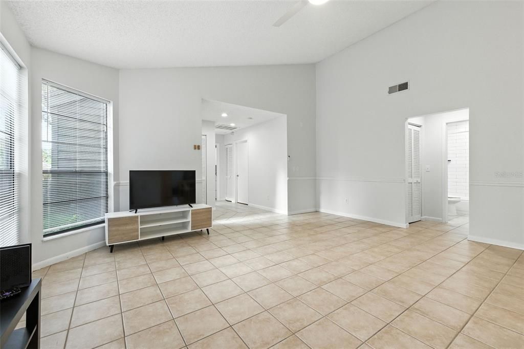 Empty room, Interior, Recessed Lighting