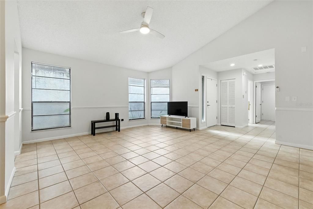Empty room, Interior, Recessed Lighting