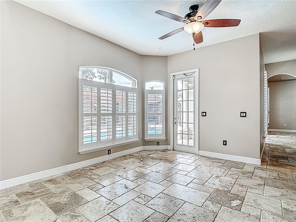 Empty room, Interior