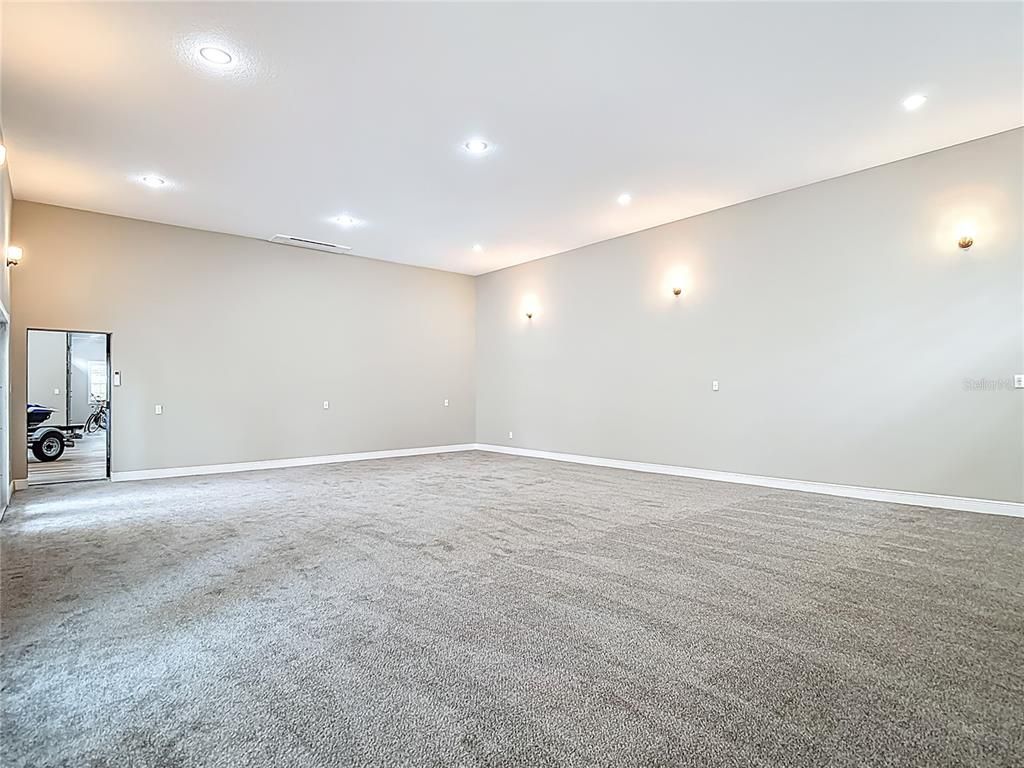 Empty room, Interior, Recessed Lighting