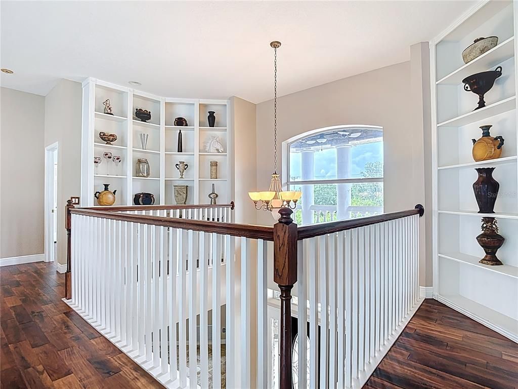 Interior, Pendant Lights, Wood Texture Flooring