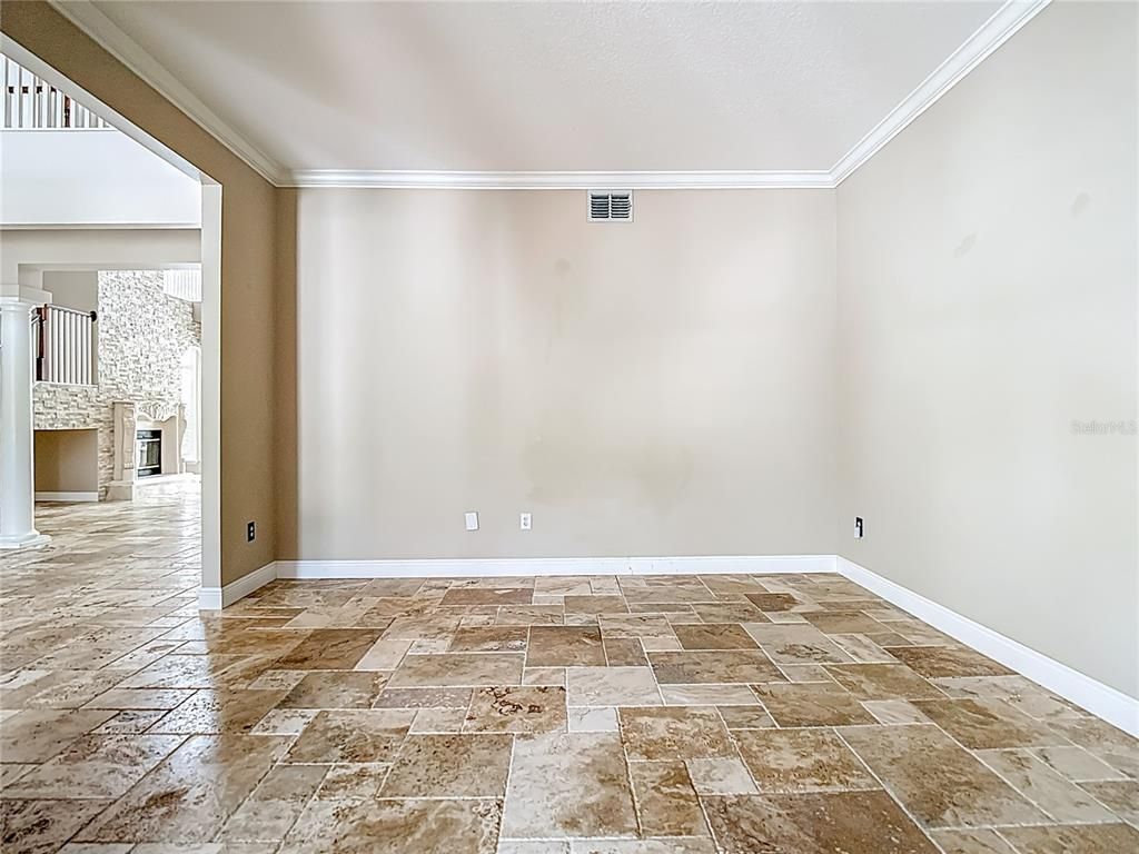 Empty room, Interior