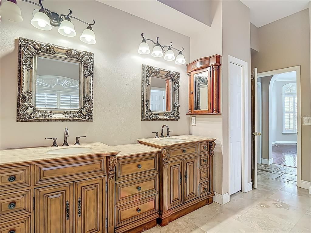 Bathroom, Dual Sink Vanities, Interior