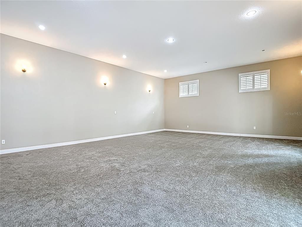 Empty room, Interior, Recessed Lighting