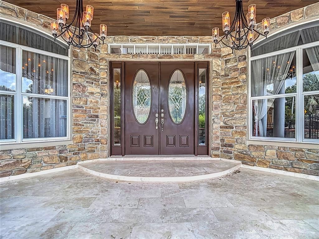 Chandelier, Exterior