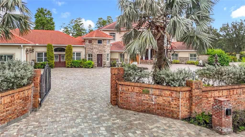 Attached, Exterior, Facade, Mediterranean