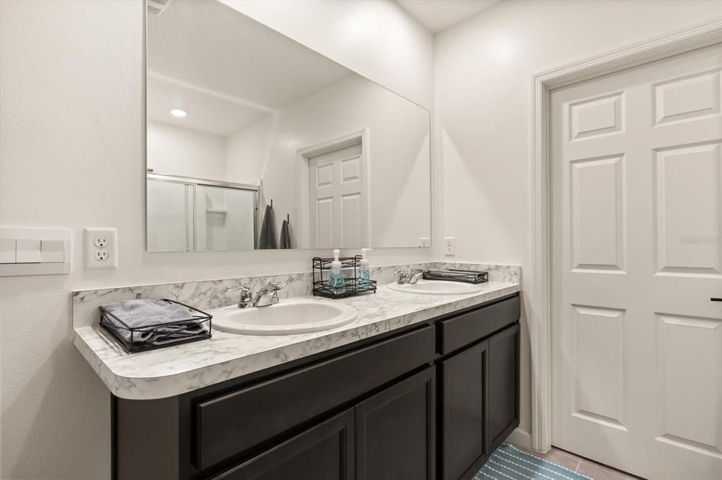Bathroom, Dual Sink Vanities, Interior, Recessed Lighting