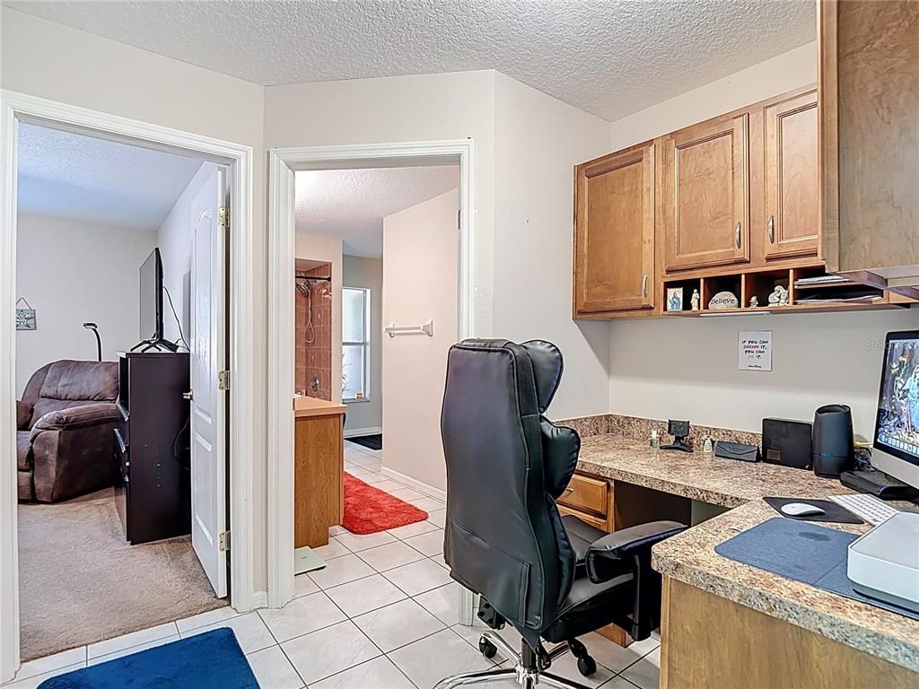 Home Office, Interior