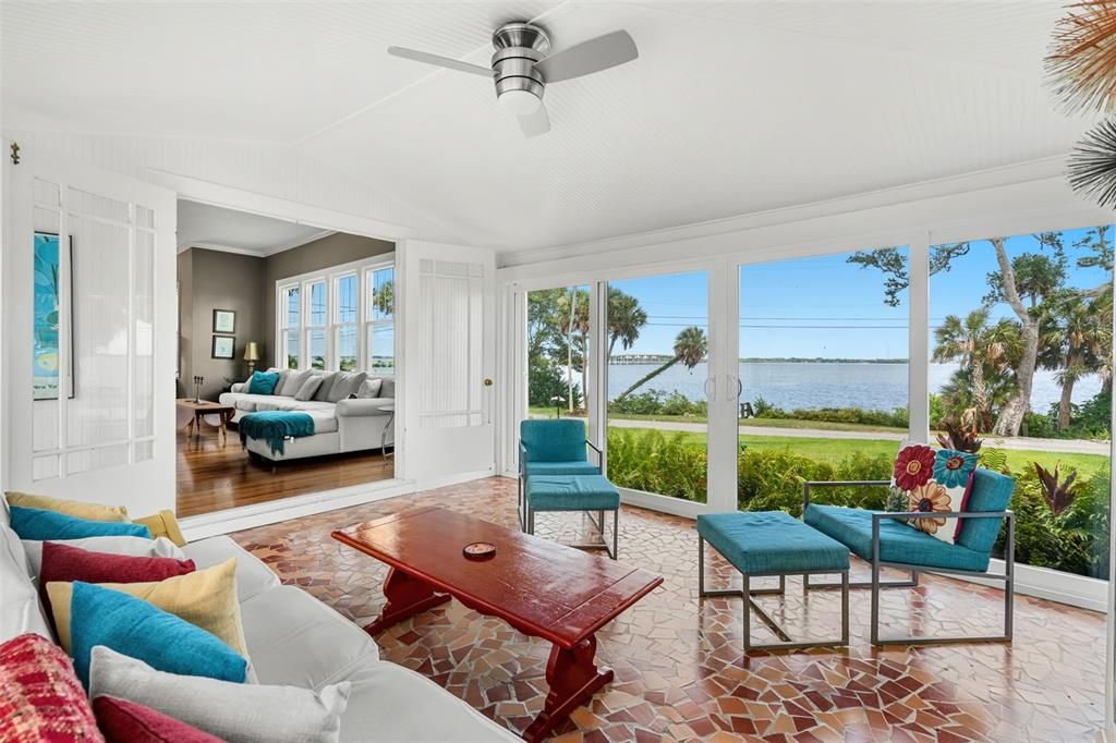 Interior, Living room, Sun Room, Water