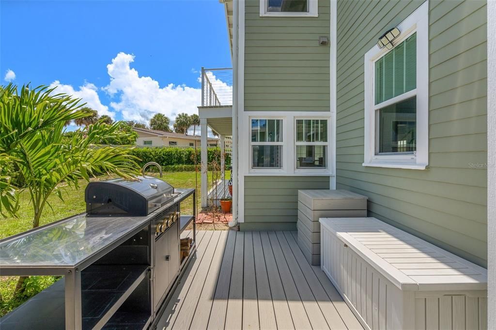 Exterior, Outdoor Kitchen