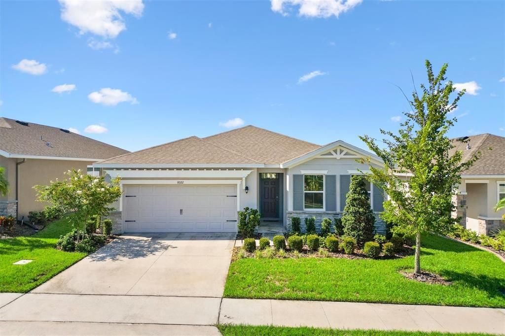 Attached, Exterior, Facade, Ranch