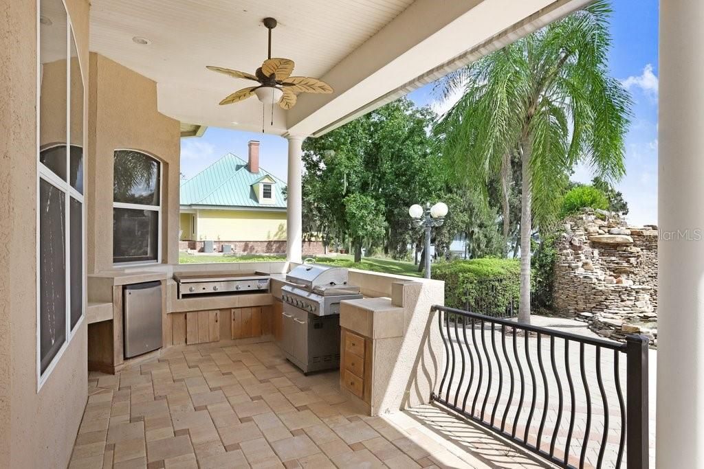 Exterior, Outdoor Kitchen