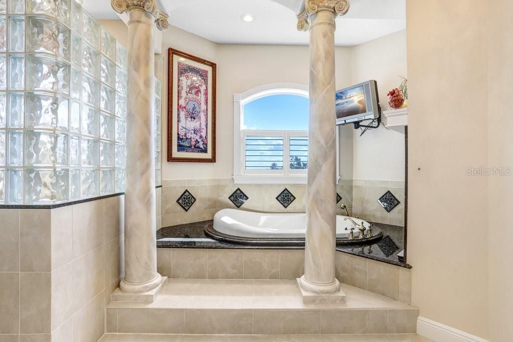 Bathroom, Interior, Recessed Lighting, Water