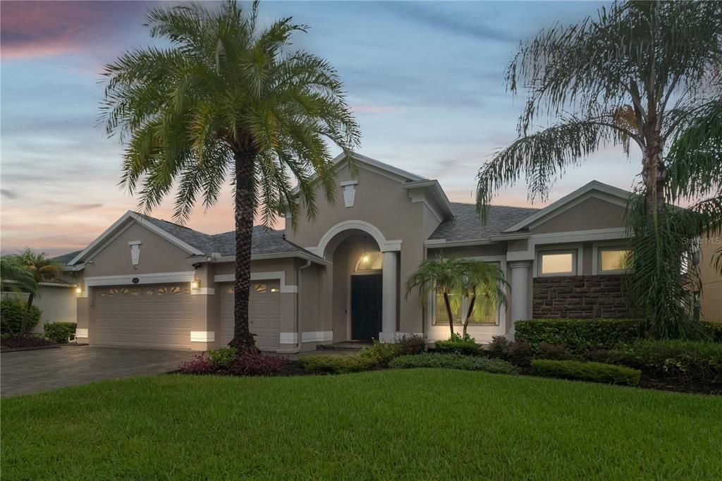 Attached, Exterior, Facade, Ranch