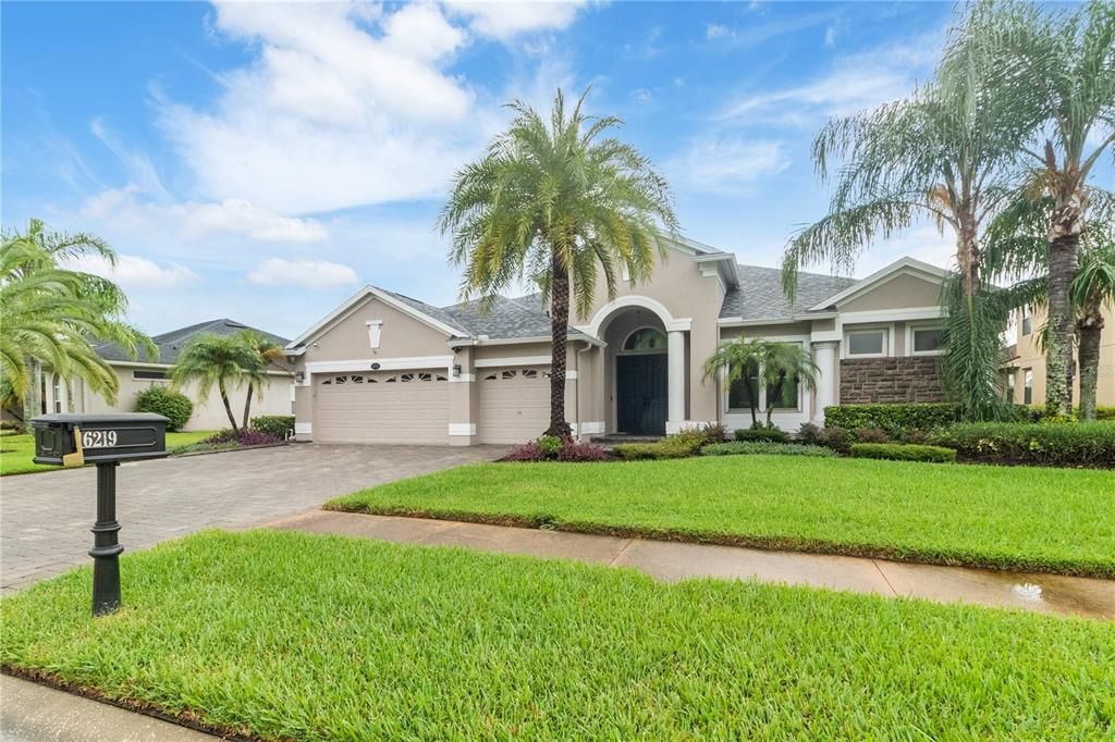 Attached, Exterior, Facade, Ranch