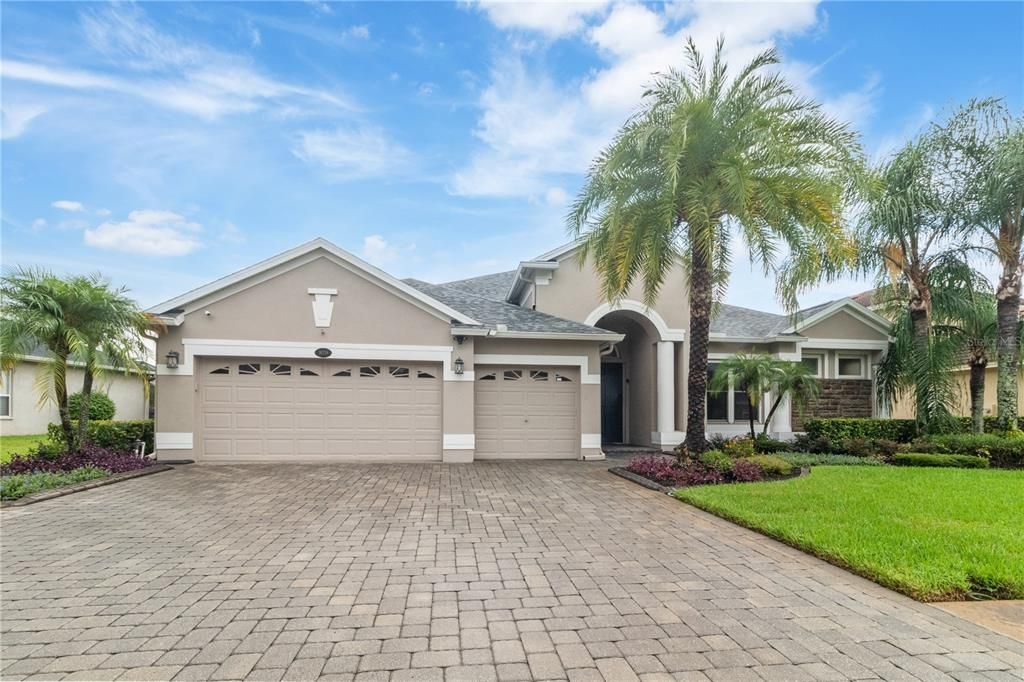 Attached, Exterior, Facade, Ranch