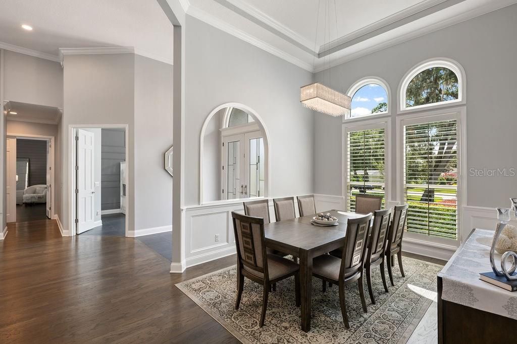 Chandelier, Dining room, Interior, Recessed Lighting, Wood Texture Flooring