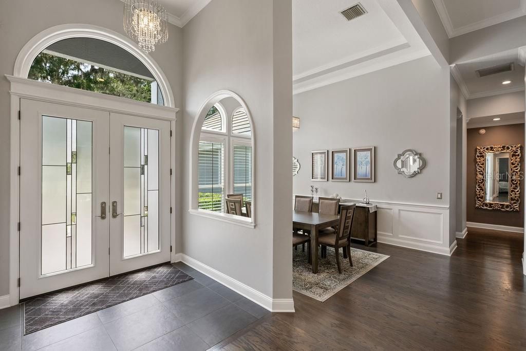 Chandelier, Dining room, Interior, Recessed Lighting, Wood Texture Flooring