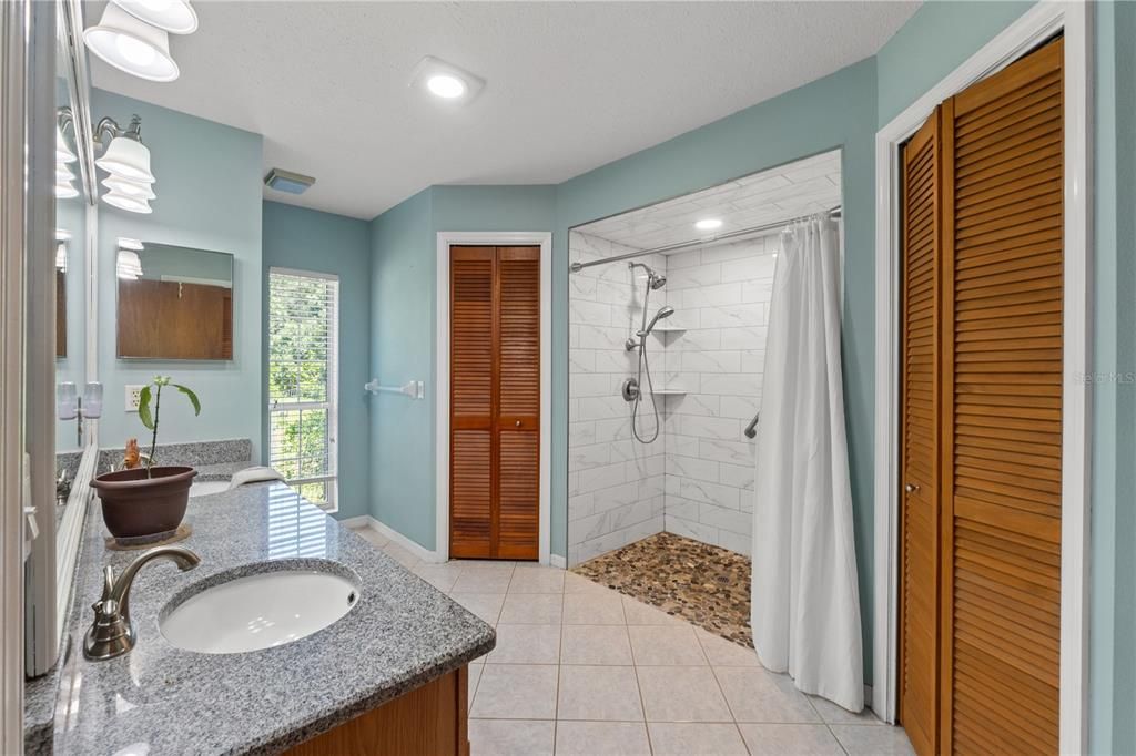 Bathroom, Dual Sink Vanities, Interior, Recessed Lighting