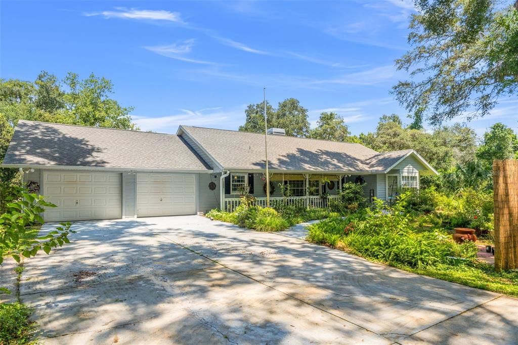 Attached, Exterior, Facade, Ranch