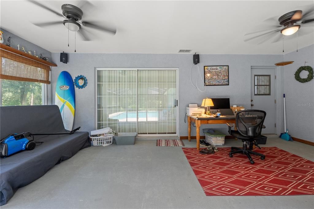 Home Office, Interior