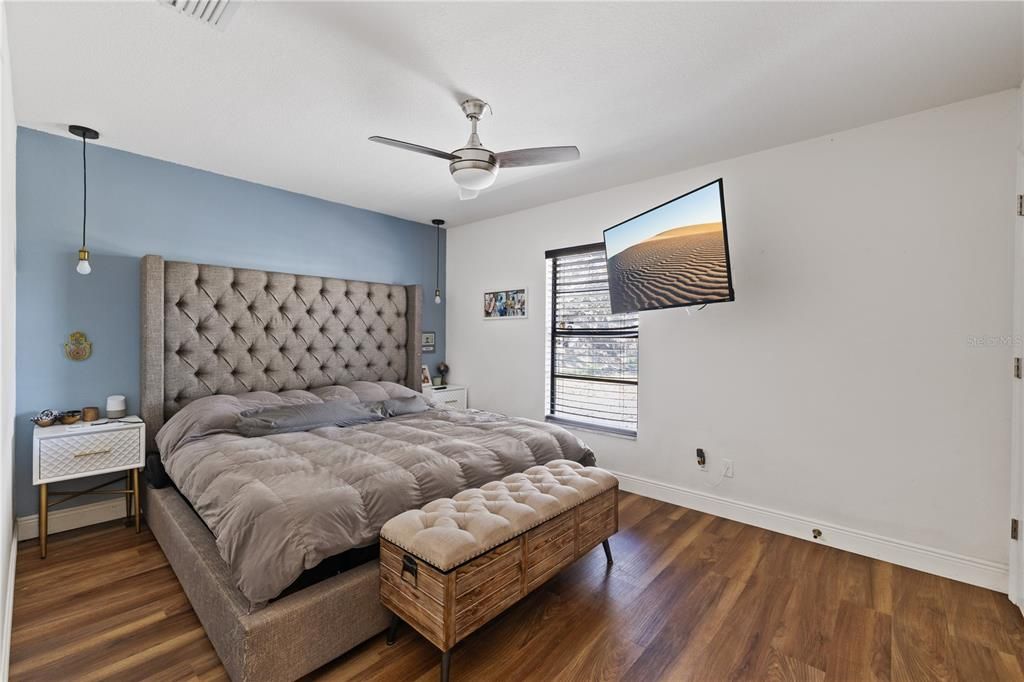 Bedroom, Interior, Pendant Lights, Wood Texture Flooring