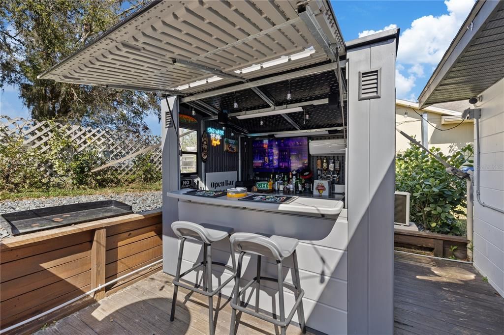 Exterior, Outdoor Kitchen