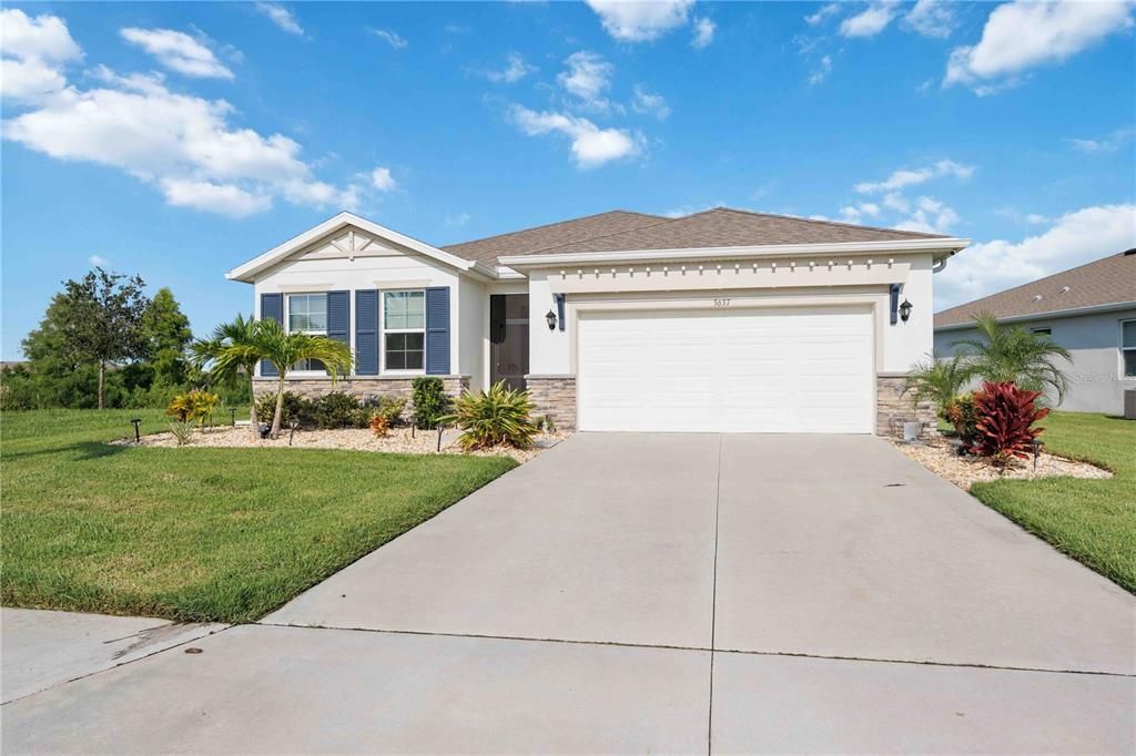 Attached, Exterior, Facade, Ranch