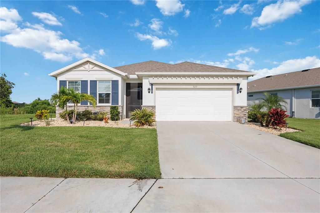 Attached, Exterior, Facade, Ranch