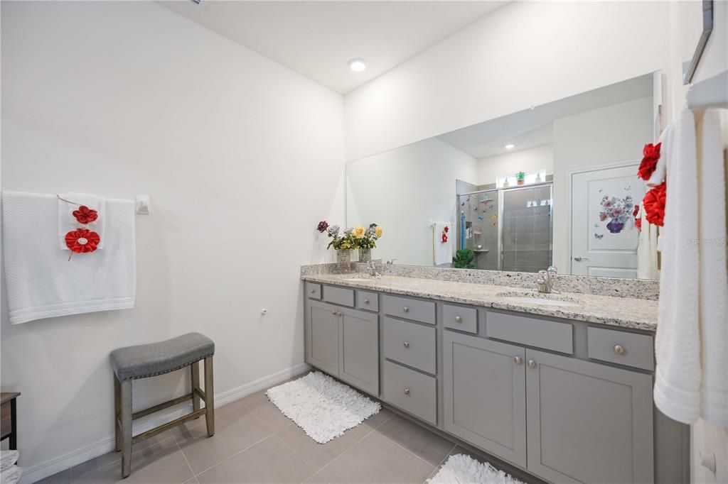 Bathroom, Dual Sink Vanities, Interior, Recessed Lighting