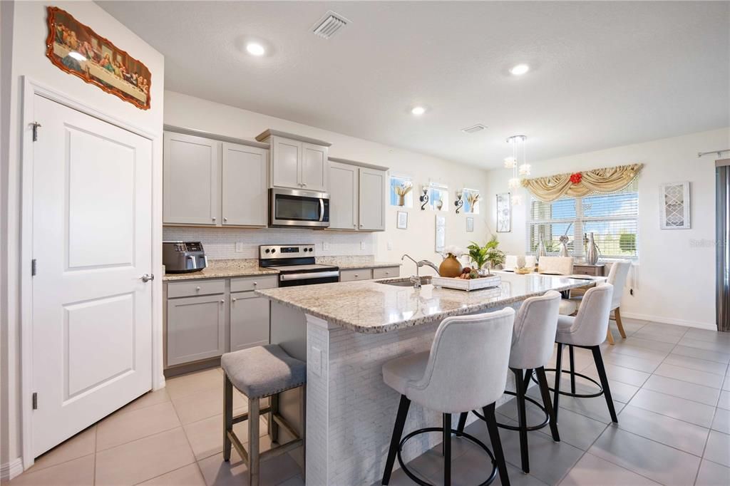 Dining room, Interior, Kitchen, Pendant Lights, Recessed Lighting, Stainless Steel Appliances