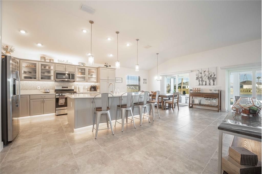 Dining room, Interior, Kitchen, Pendant Lights, Recessed Lighting, Stainless Steel Appliances