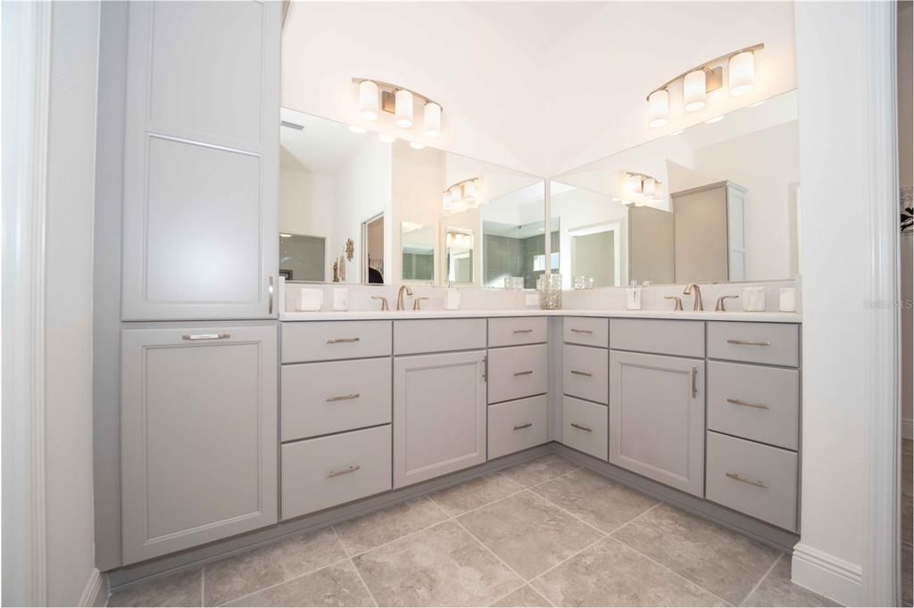 Bathroom, Dual Sink Vanities, Interior