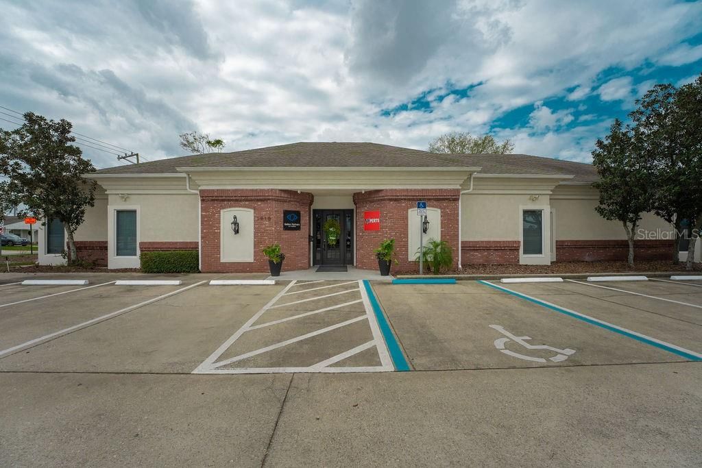 Exterior, Facade, Brick Facade, Ranch